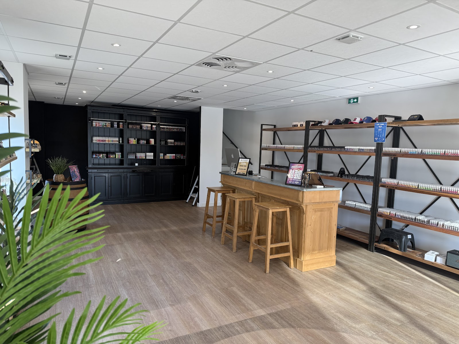 Intérieur de la boutique Vap Concept à Châteaurenard