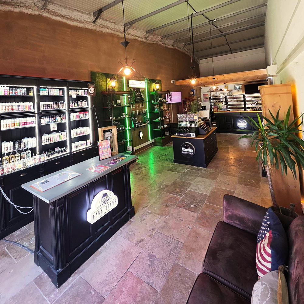Intérieur de la boutique Vap Concept à Le Thor