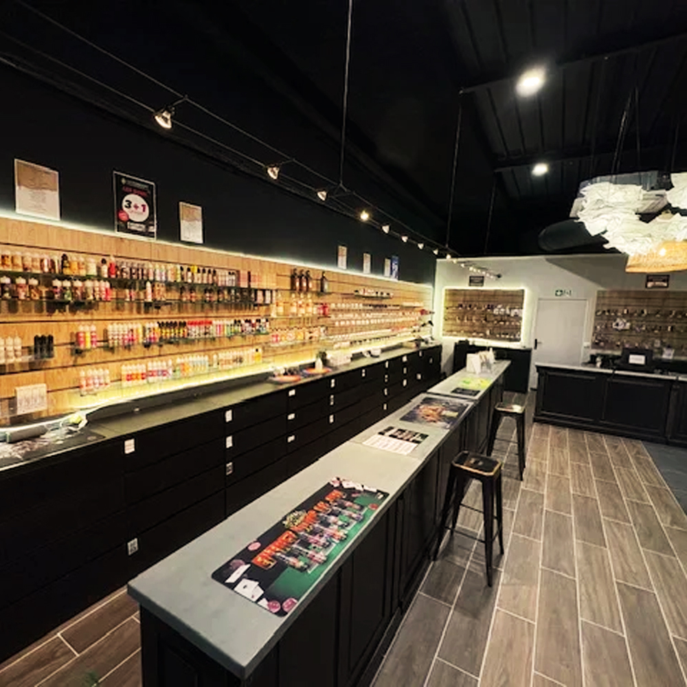 Intérieur de la boutique Vap Concept à Saint-Paul-Trois-Châteaux